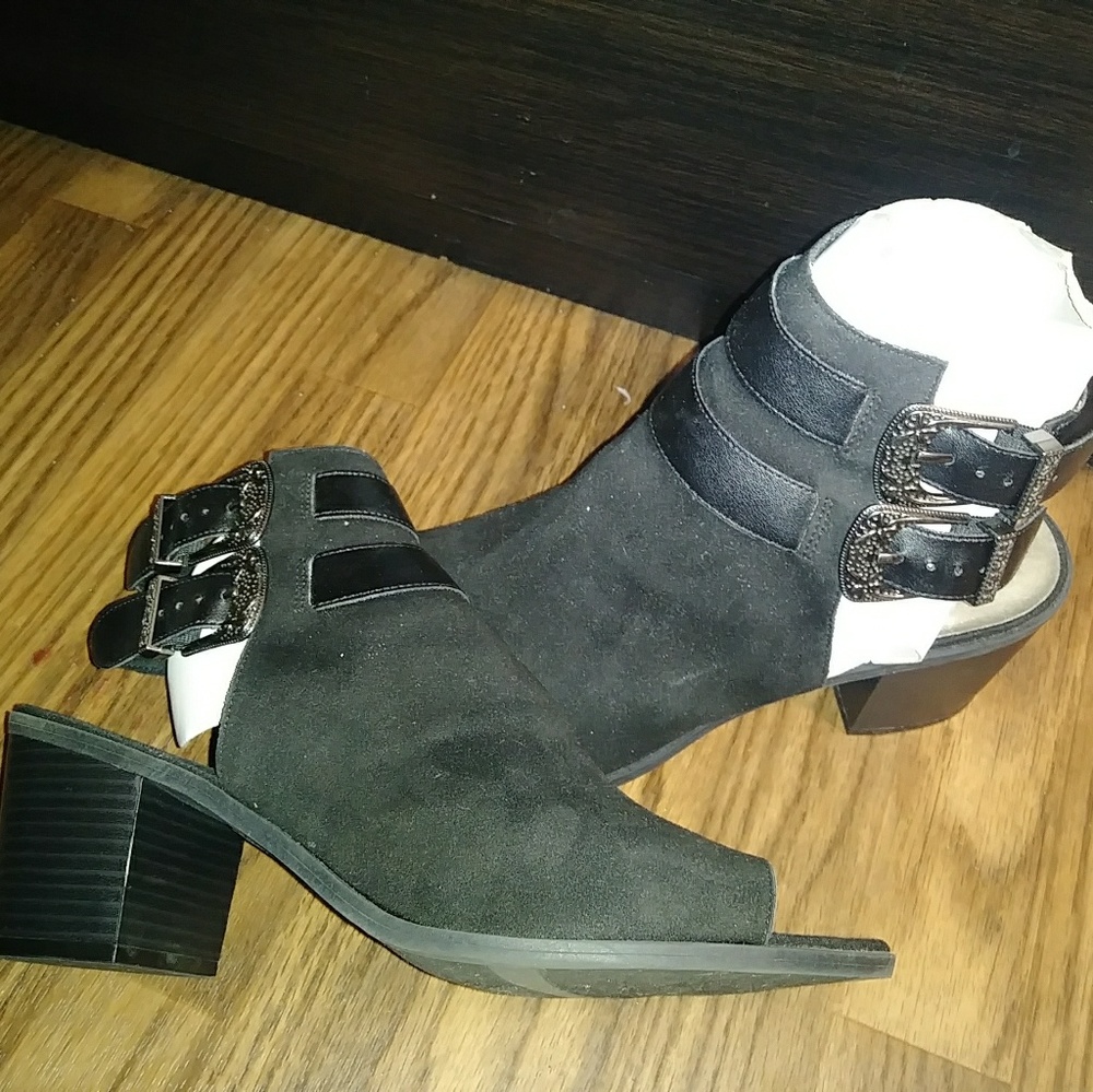 Women's block heel sandals